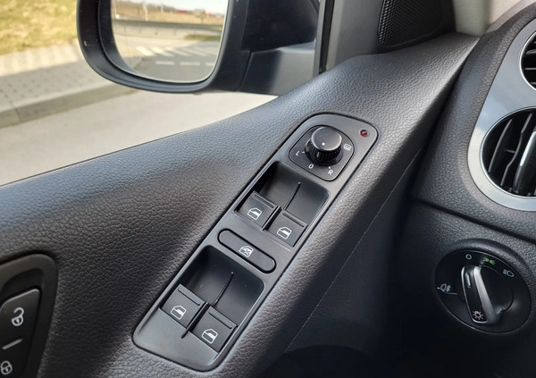 Volkswagen Tiguan cena 43800 przebieg: 289000, rok produkcji 2011 z Orzysz małe 191